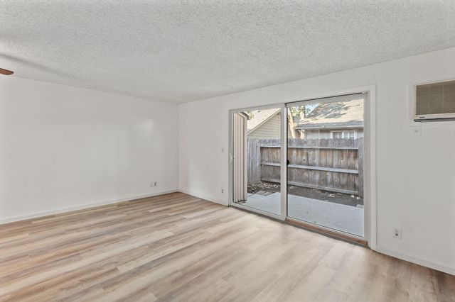 1004 SE Camelot Drive, Grants Pass, OR 97526