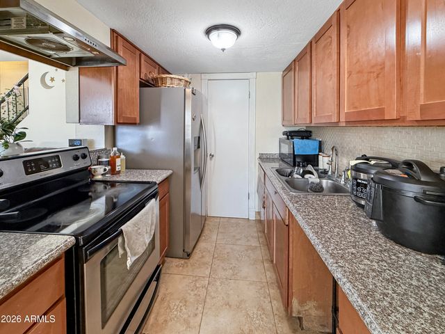 6855 W DEVONSHIRE Avenue, Phoenix, AZ 85033