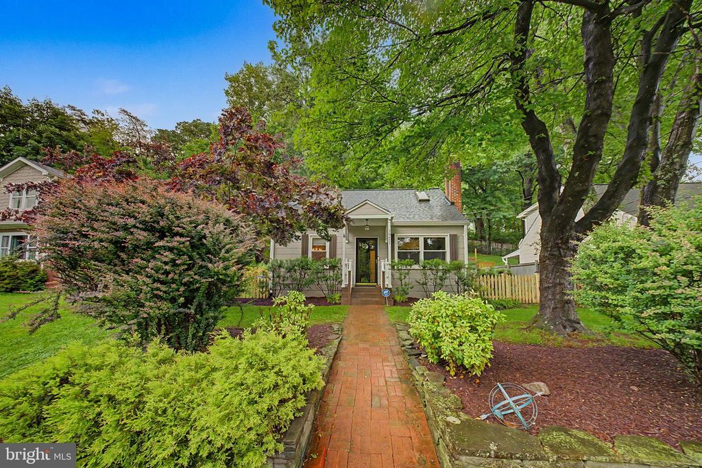 Image 1 of property listing at 10427 KENSINGTON PKWY, Kensington, MD 20895