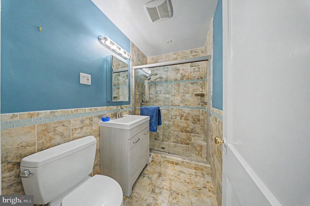 Image 11 of property listing at 10427 KENSINGTON PKWY, Kensington, MD 20895