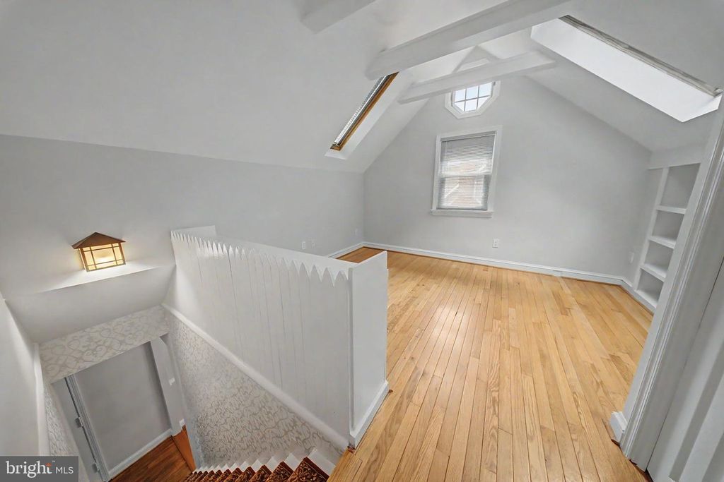 Image 16 of property listing at 10427 KENSINGTON PKWY, Kensington, MD 20895