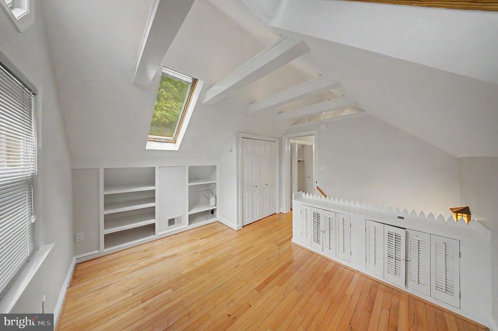 Image 19 of property listing at 10427 KENSINGTON PKWY, Kensington, MD 20895