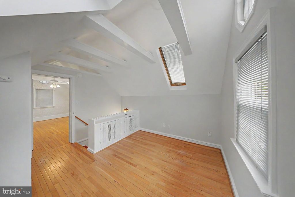 Image 20 of property listing at 10427 KENSINGTON PKWY, Kensington, MD 20895