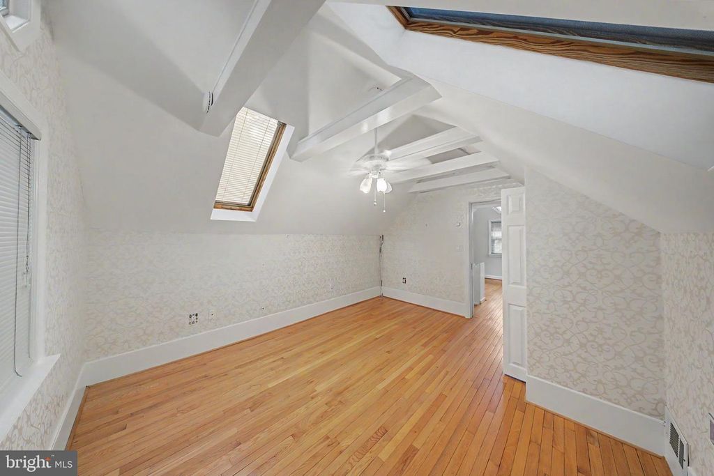 Image 22 of property listing at 10427 KENSINGTON PKWY, Kensington, MD 20895