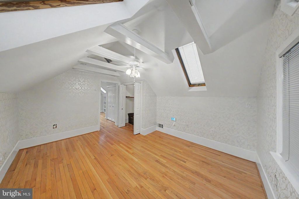 Image 23 of property listing at 10427 KENSINGTON PKWY, Kensington, MD 20895