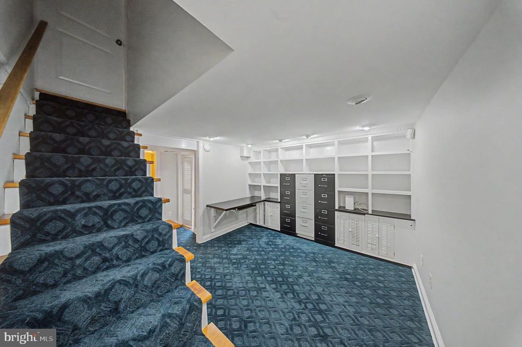 Image 25 of property listing at 10427 KENSINGTON PKWY, Kensington, MD 20895
