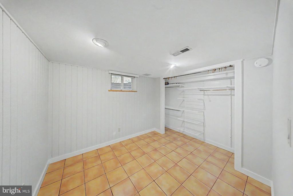 Image 28 of property listing at 10427 KENSINGTON PKWY, Kensington, MD 20895