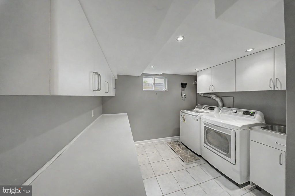 Image 30 of property listing at 10427 KENSINGTON PKWY, Kensington, MD 20895