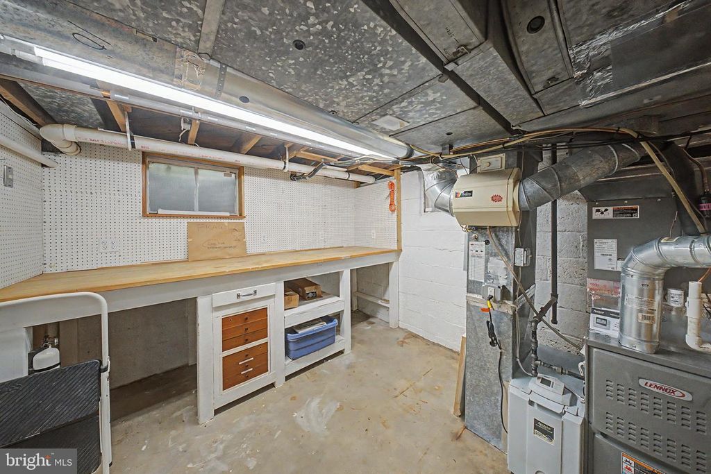 Image 31 of property listing at 10427 KENSINGTON PKWY, Kensington, MD 20895