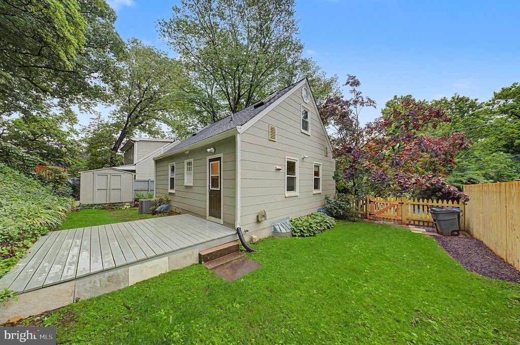 Image 32 of property listing at 10427 KENSINGTON PKWY, Kensington, MD 20895