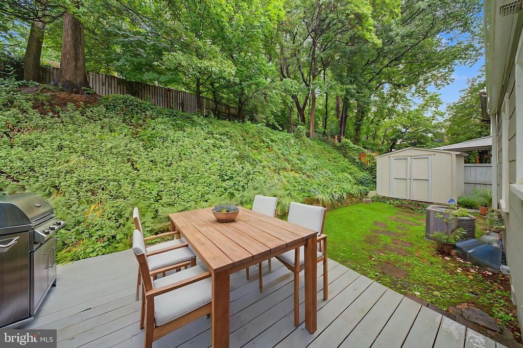 Image 33 of property listing at 10427 KENSINGTON PKWY, Kensington, MD 20895