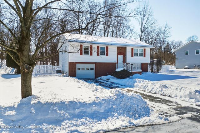 122 Springhollow Drive, Cohoes, NY 12047