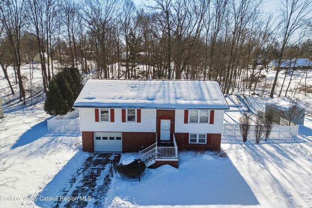 122 Springhollow Drive, Cohoes, NY 12047