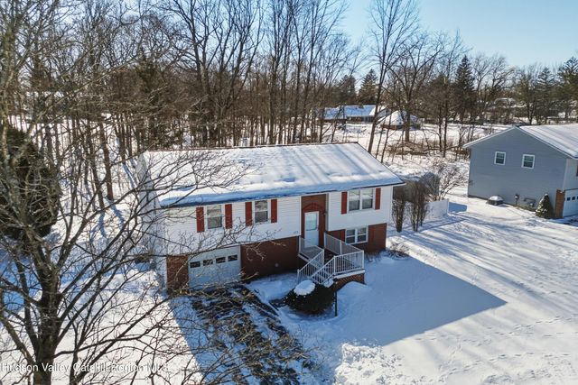 122 Springhollow Drive, Cohoes, NY 12047