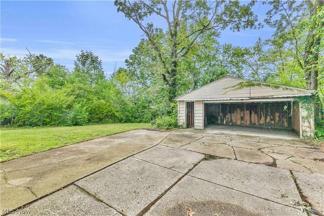 15521 N Lotus Drive, Cleveland, OH 44128