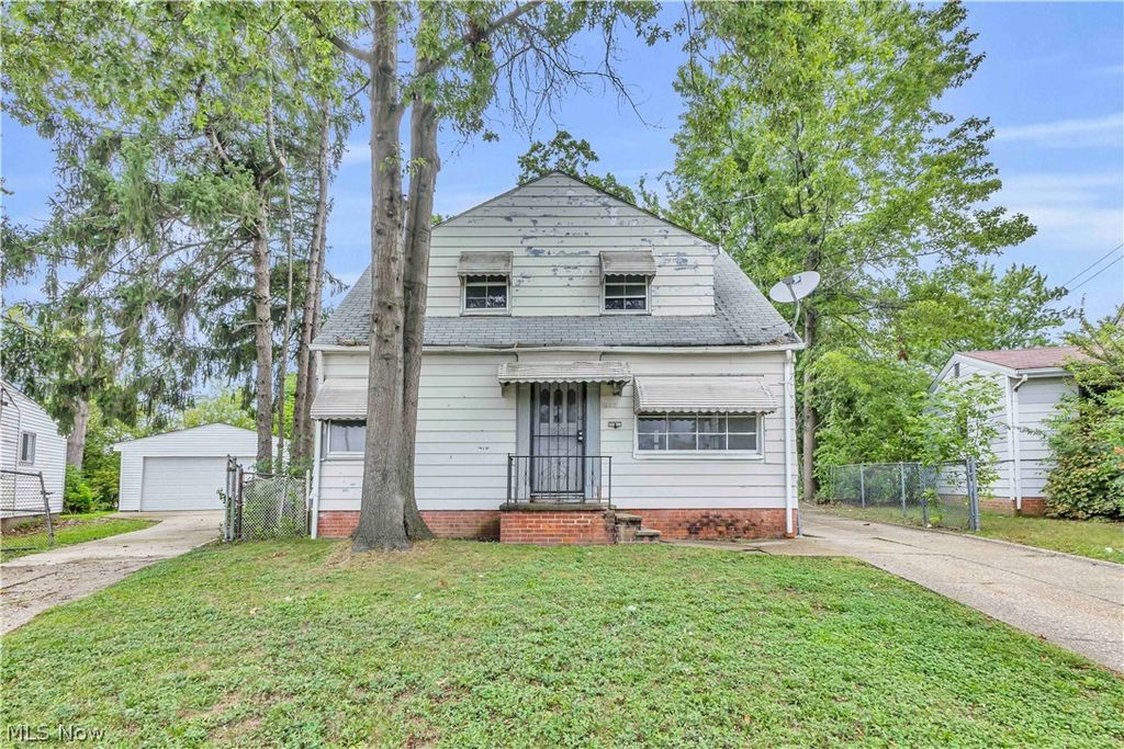 15521 N Lotus Drive, Cleveland, OH 44128