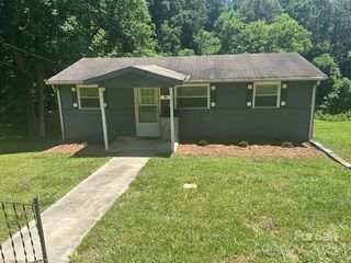 1011 Warren Place NW, Lenoir, NC 28645