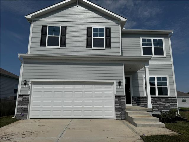 306 Lake Meadows Drive, Smithville, MO 64089