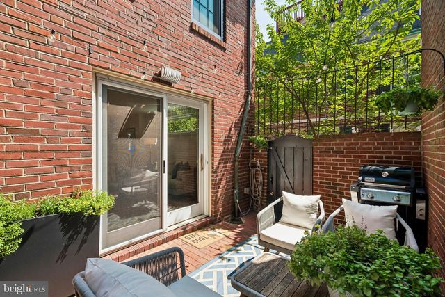 1110 WAVERLY ST, Philadelphia, PA 19147
