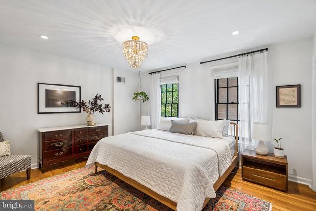 1110 WAVERLY ST, Philadelphia, PA 19147