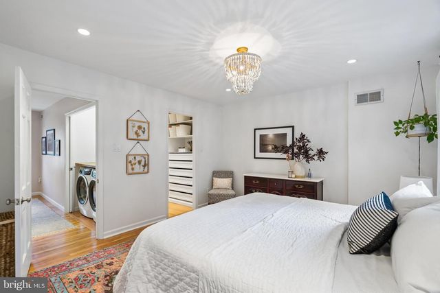 1110 WAVERLY ST, Philadelphia, PA 19147