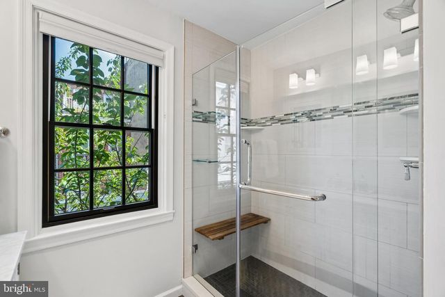 1110 WAVERLY ST, Philadelphia, PA 19147