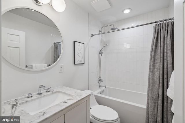 1110 WAVERLY ST, Philadelphia, PA 19147