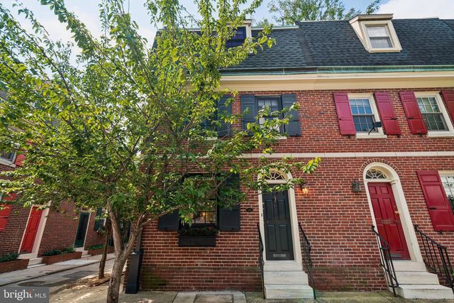 1110 WAVERLY ST, Philadelphia, PA 19147