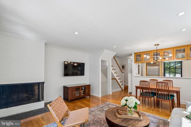 1110 WAVERLY ST, Philadelphia, PA 19147
