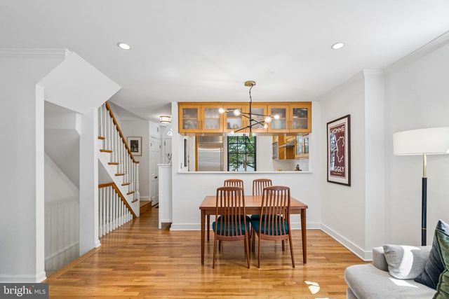 1110 WAVERLY ST, Philadelphia, PA 19147