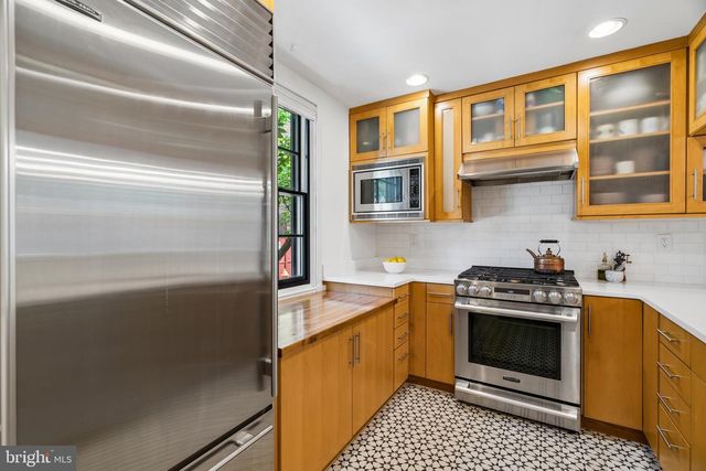1110 WAVERLY ST, Philadelphia, PA 19147