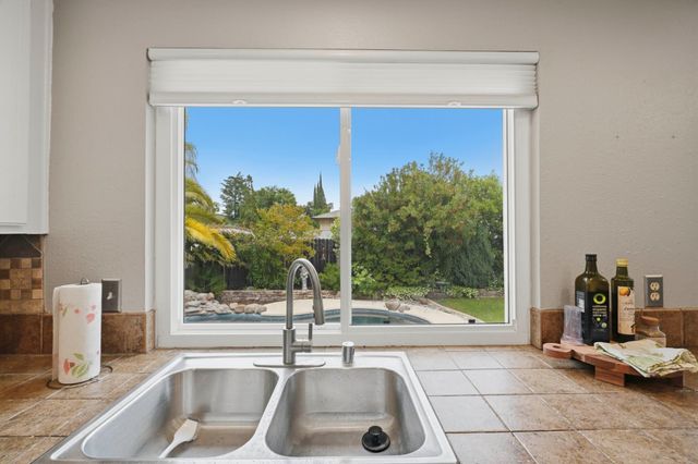 8008 Mesa Oak Way, Citrus Heights, CA 95610