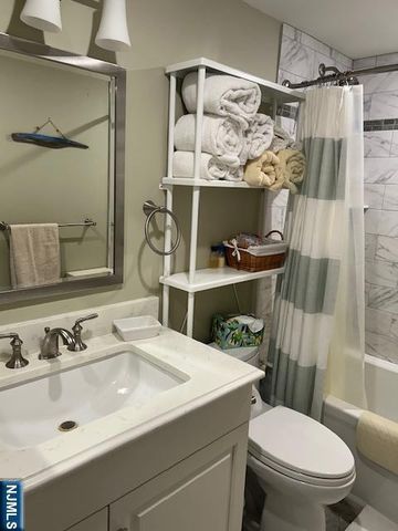 1055 River Road 501, Edgewater, NJ 07020
