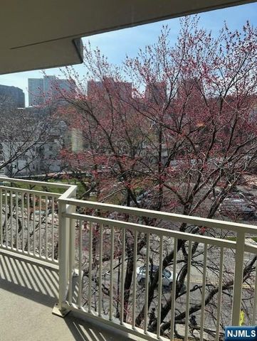1055 River Road 501, Edgewater, NJ 07020