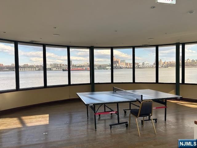 1055 River Road 501, Edgewater, NJ 07020
