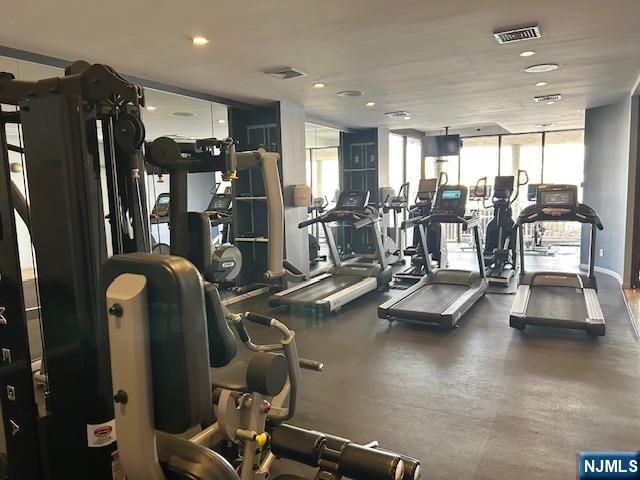 1055 River Road 501, Edgewater, NJ 07020