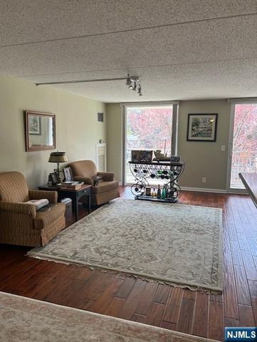 1055 River Road 501, Edgewater, NJ 07020