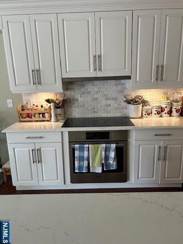 1055 River Road 501, Edgewater, NJ 07020