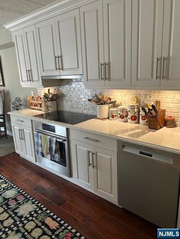 1055 River Road 501, Edgewater, NJ 07020