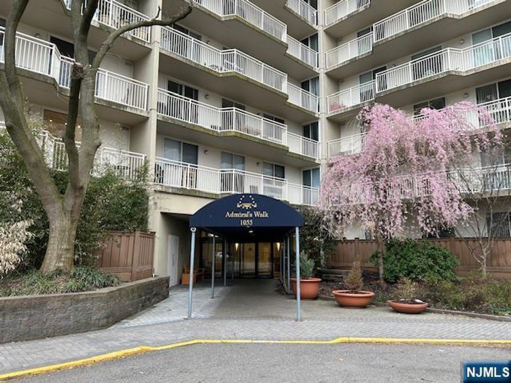 1055 River Road 501, Edgewater, NJ 07020