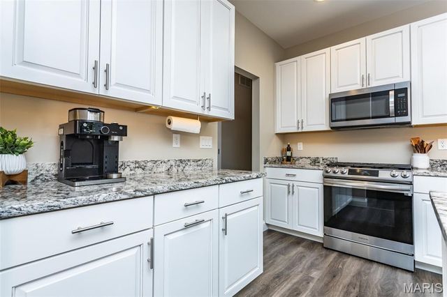 7987 Matterhorn Canyon Road, Caseyville, IL 62232