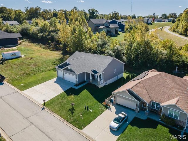 7987 Matterhorn Canyon Road, Caseyville, IL 62232