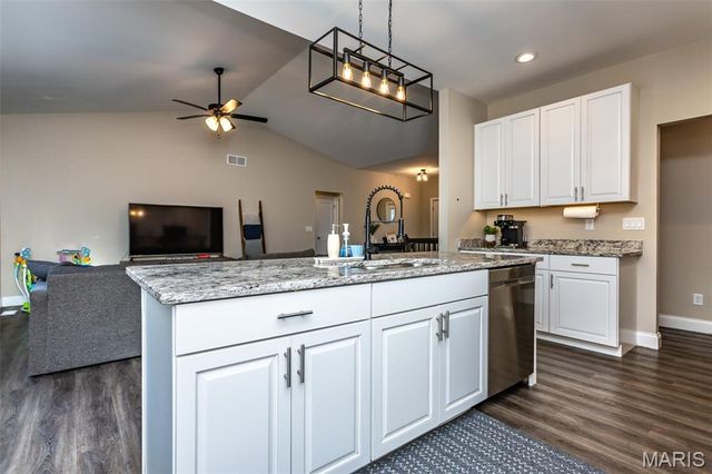 7987 Matterhorn Canyon Road, Caseyville, IL 62232