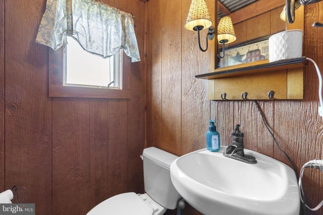 1916 HANOVER PIKE, Hampstead, MD 21074
