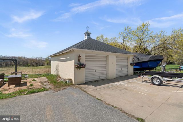 1916 HANOVER PIKE, Hampstead, MD 21074
