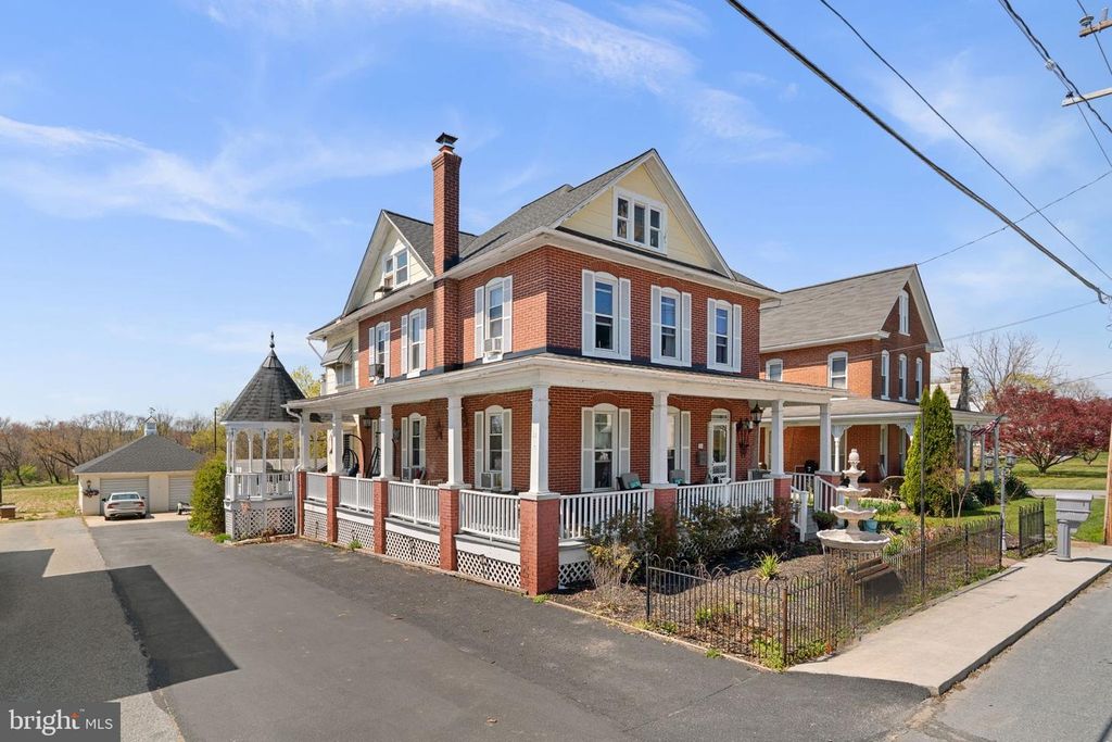 1916 HANOVER PIKE, Hampstead, MD 21074