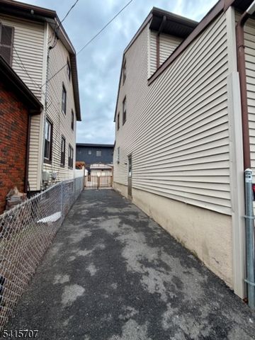 24 Hollywood Ave, Hillside Twp., NJ 07205