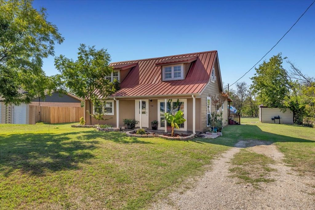 710 S Spears Street, Alvarado, TX 76009