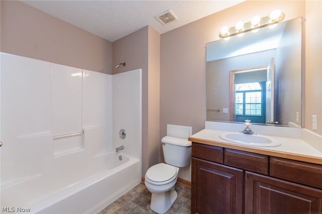 18608 Southporte Drive, Strongsville, OH 44136