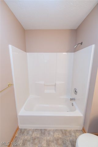 18608 Southporte Drive, Strongsville, OH 44136